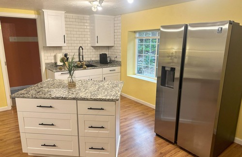 Medford Casa | Medford Home and 2 Condos with Pool