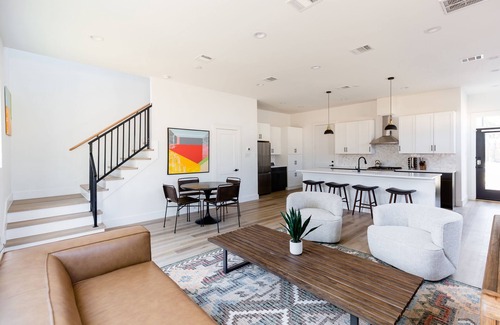 Riverside Terrace Casa | Medical Center Near the heart of the City