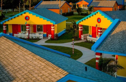 Cypress Gardens Hotel | Medieval Dream Stay, Kingdom Themed Room, Onsite LEGO Fun, 2 Rooms