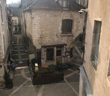 Clamecy Apartamento | Medieval
