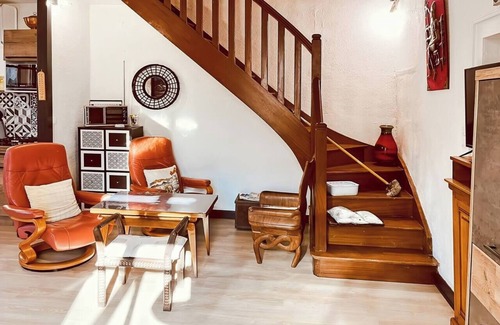 Marcoles Casa | Medieval village house, 2bedroom, 4pers, garden
