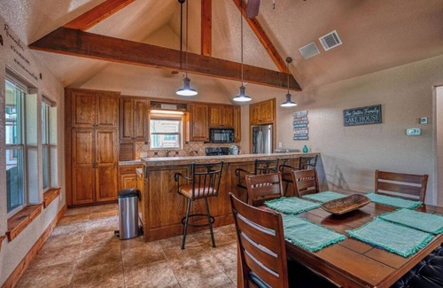 Lakehills Casa | Medina Lake Waterfront Getaway