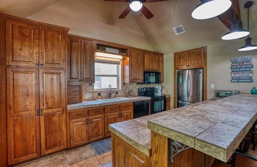 Lakehills Casa | Medina Lake Waterfront Getaway
