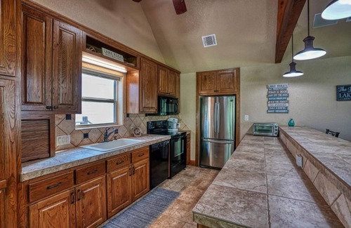 Lakehills Casa | Medina Lake Waterfront Getaway