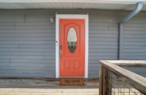 Lakehills Casa | Medina Lakefront Bungalow- Spacious Amazing Views