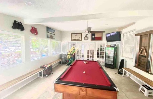 Lakehills Casa | Medina Lakefront Hideaway
