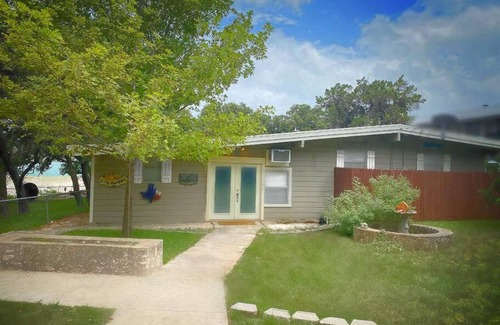 Lakehills Casa | Medina Lakefront Hideaway
