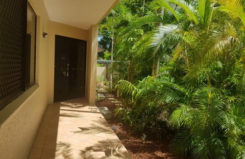 Yorkeys Knob Apartamento | Mediterranean Beachfront Apartments