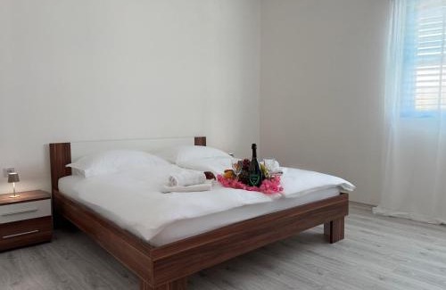 Poljica Apartamento | Mediterranean Blue Escape - 3BR Apartment with Balcony & Sea View