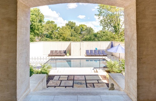 Nashville Casa | Oasis Mediterráneo Retiro en el Barrio Moderno en Nashville
