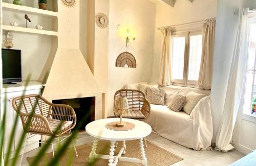 Ciudad Universitaria Apartamento | mediterranean studio with sun terrace and sea view