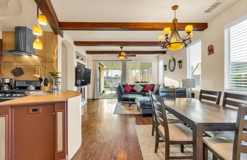 North Natomas Casa | Mediterranean Style Modern House - 5 mins From Airport & Downtown