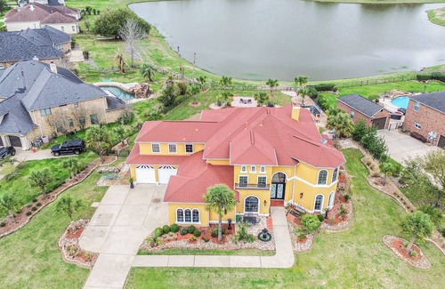Richmond Casa | Mediterranean Villa by the Lake also for short term lease
