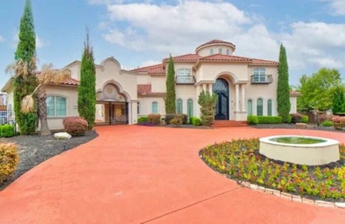 Weston Villa | Mediterranean villa on acre lot in W Plano-5 mins from Legacy West, Frisco Star,