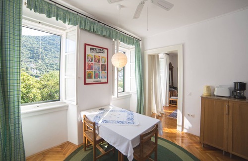 Trpanj Apartamento | Villa mediterranea con gran jardin