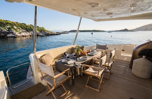 Pasalimani Alquiler De Eote | Medusa Azimut 68ft luxury yacht