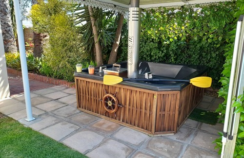 Cape Town Cabaña | Meerendal Cottage - Private Garden, Pool, Hot TubnSelf catering