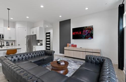 MLK Casa | Mega Lux Combined Unit - Up to 36 Guests