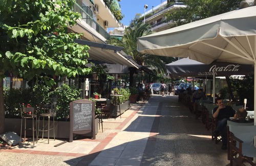 Ilisia Apartamento | Megaron naranja plana