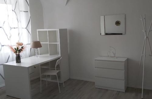 Mayen Casa | Megena