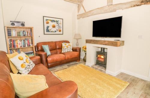Tiddington Casa | Megs Cottage