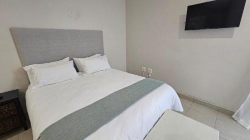 Shaka's Rock Casa | Megs Guesthouse