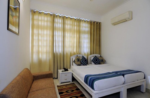 Dwarka Hotel | Mehra Residency at The Airport