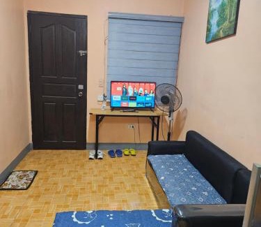Batangas City Apartamento | Mel's Place Batangas Unit 2 Two Bedroom House w Free Parking WIFI Smart TV Netflix Hot & Cold Shower
