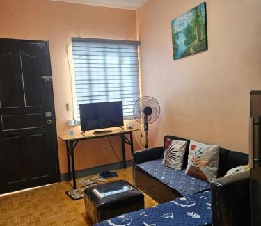 Batangas City Apartamento | Mel's Place Batangas Unit 2 Two Bedroom House w Free Parking WIFI Smart TV Netflix Hot & Cold Shower