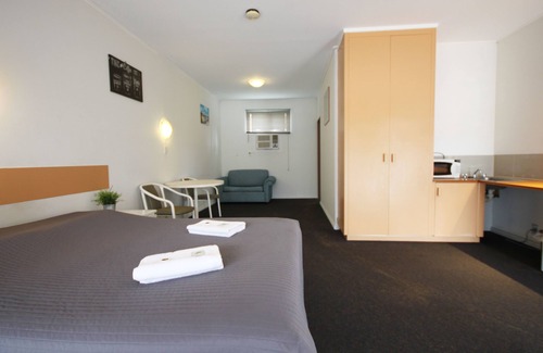 Beaconsfield Hotel | Melaleuca Lodge