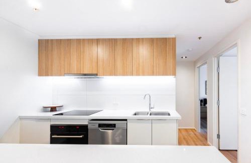 Chinatown Apartamento | Melbourne Apartment with Pool, Spa & Tennis Court
