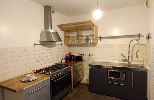 Pembroke Cabaña | Melbourne Cottage Situated In The Centre Of Pembroke South Wales
