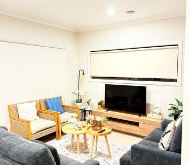 Point Cook Casa | Melbourne holiday house for 15 peoples in Sanctuary Lake