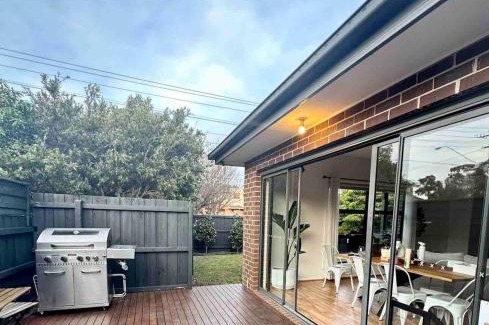 Oak Park Casa | Melbourne home close to Airport & Train Station