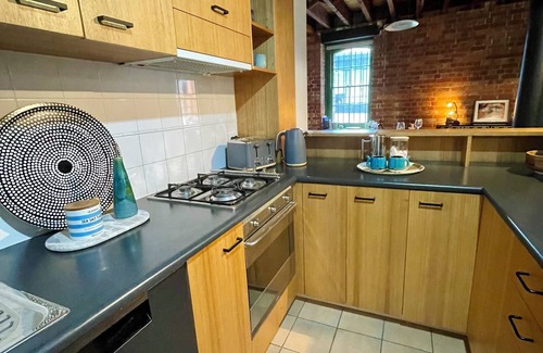 Southbank Apartamento | Melbourne Riverside Retreat with Pool. Central Location. Family-Friendly.
