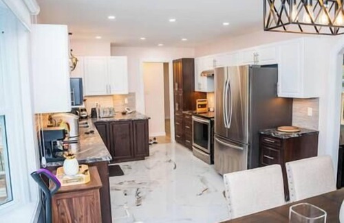 Wasaga Beach Casa | Melittas Riverfront villa King Bed Sauna Game Room