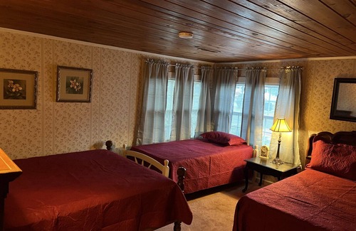 White Lake Casa | Mellow Fish - where memories last a lifetime! Only steps away from the lake.