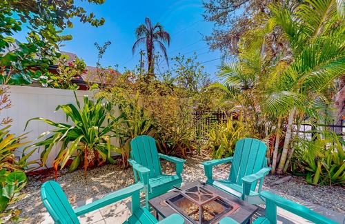 Bayou Oaks Casa | Mellow Memories | Sun-filled house in Sarasota with al fresco dining & hammock