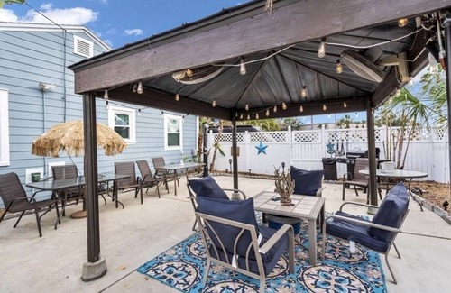 Gulfport Cabaña | Mellow Mermaid at Beach Relaxmore - ¡100 yardas de la playa!