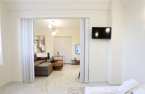 Pasalimani Apartamento | MELMA PROPERTIES- ARTEMIS lower ground apartment in front of the Yacht Marina