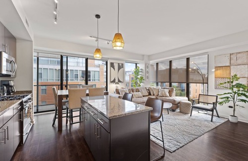 Evanston Condominio | "Melody of Evanston" 3BD, 2BA UrbanLux Condo
