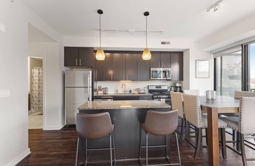 Evanston Condominio | "Melody of Evanston" 3BD, 2BA UrbanLux Condo