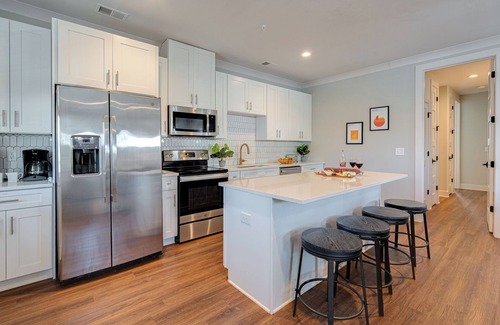 Eighth Avenue Casa | Melrose Fusion - 6 Units - Minutes to Broadway