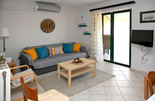Anavyssos Casa | Melrose maisonette by the sea