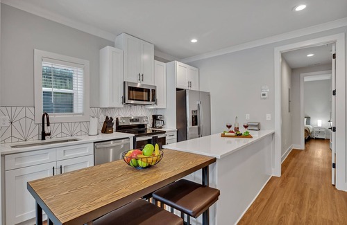 Historic Waverly Casa | Melrose Mezzo - 5 mins to Broadway - Rooftop