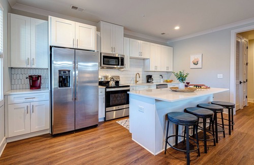 Historic Waverly Casa | Melrose Mix - Rooftop Deck - 5 Mins to Broadway