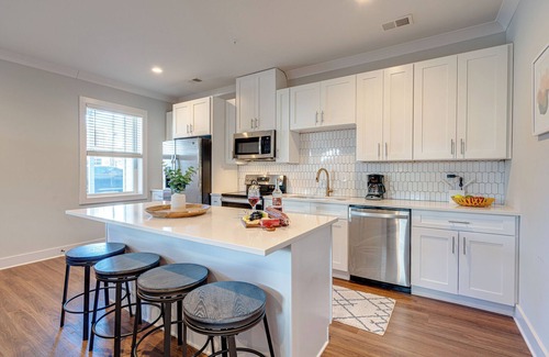 Historic Waverly Casa | Melrose Mix - Rooftop Deck - 5 Mins to Broadway