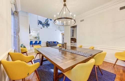 Houston Casa | Memorial Med Ctr/Galleria/Rice: Spacious 5 Bdrm Pool Theatre