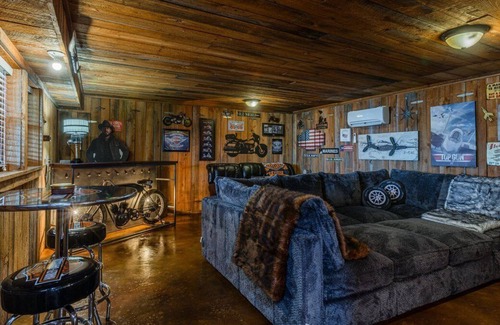 Lakeland Casa | Memphis Lakefront, 5 King beds, close to everything