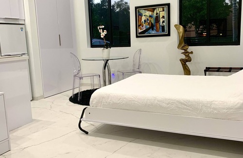 South Middle River Casa | Men Only Clothing Optional Guesthouse near Wilton Manors